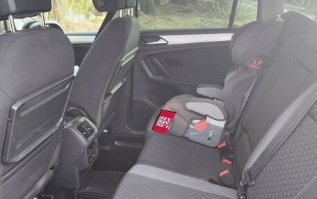 Volkswagen Tiguan II, 2019 год, 2 400 000 рублей, 8 фотография