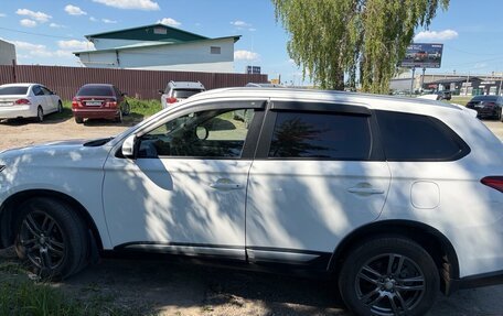 Mitsubishi Outlander III рестайлинг 3, 2018 год, 2 150 000 рублей, 2 фотография