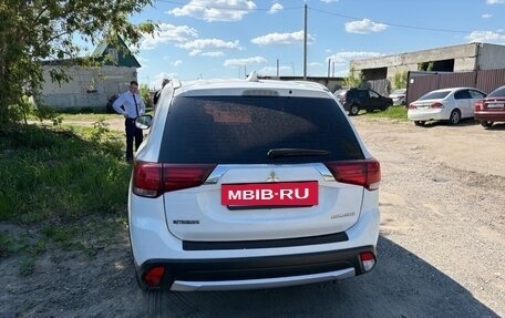 Mitsubishi Outlander III рестайлинг 3, 2018 год, 2 150 000 рублей, 3 фотография