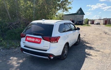 Mitsubishi Outlander III рестайлинг 3, 2018 год, 2 150 000 рублей, 5 фотография