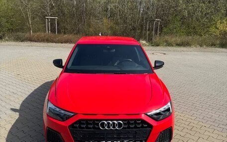 Audi A1, 2023 год, 2 800 000 рублей, 2 фотография