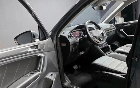 Volkswagen Tiguan II, 2022 год, 2 800 000 рублей, 5 фотография