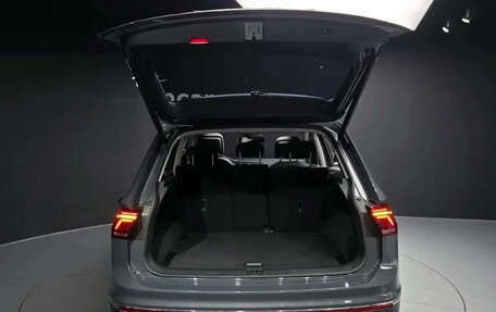Volkswagen Tiguan II, 2022 год, 2 800 000 рублей, 13 фотография
