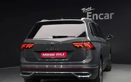 Volkswagen Tiguan II, 2022 год, 2 800 000 рублей, 4 фотография