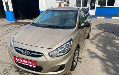 Hyundai Solaris II рестайлинг, 2012 год, 655 000 рублей, 2 фотография