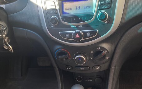 Hyundai Solaris II рестайлинг, 2012 год, 655 000 рублей, 19 фотография