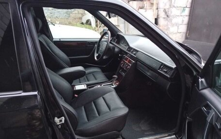 Mercedes-Benz E-Класс, 1995 год, 1 300 000 рублей, 3 фотография