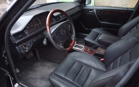 Mercedes-Benz E-Класс, 1995 год, 1 300 000 рублей, 8 фотография