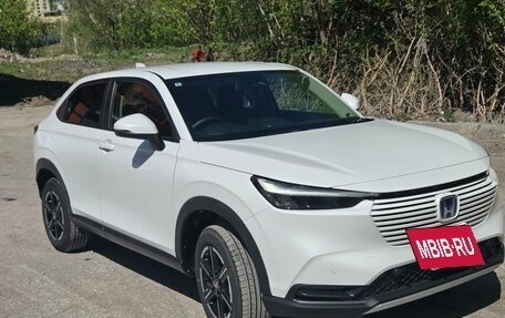Honda Vezel, 2024 год, 2 700 000 рублей, 3 фотография