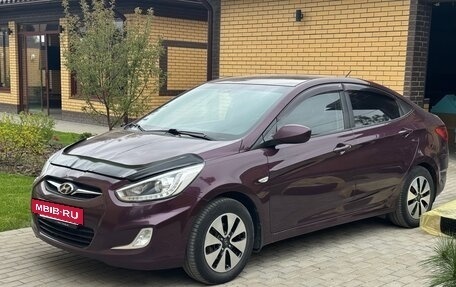 Hyundai Solaris II рестайлинг, 2014 год, 900 000 рублей, 2 фотография