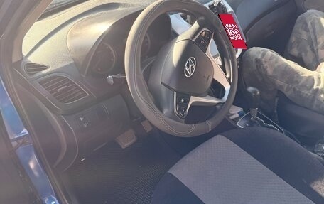 Hyundai Solaris II рестайлинг, 2011 год, 750 000 рублей, 11 фотография