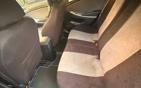 Hyundai Solaris II рестайлинг, 2011 год, 750 000 рублей, 18 фотография