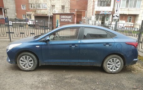 Hyundai Solaris II рестайлинг, 2022 год, 2 300 000 рублей, 2 фотография