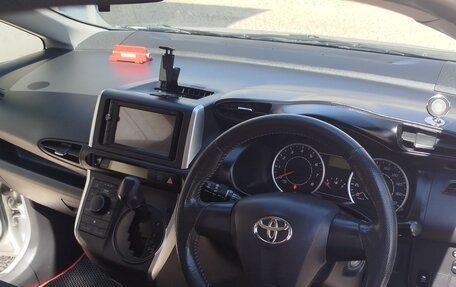Toyota Wish II, 2012 год, 1 275 000 рублей, 6 фотография