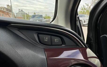 Toyota Vitz, 2017 год, 1 050 000 рублей, 2 фотография
