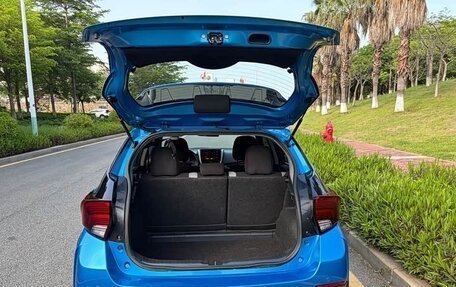 Toyota Yaris XP150 рестайлинг, 2021 год, 950 000 рублей, 12 фотография