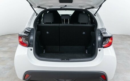 Toyota Yaris, 2020 год, 1 120 000 рублей, 19 фотография