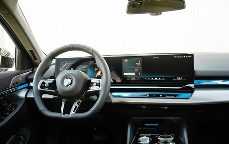 BMW 5 серия, 2025 год, 8 690 000 рублей, 15 фотография