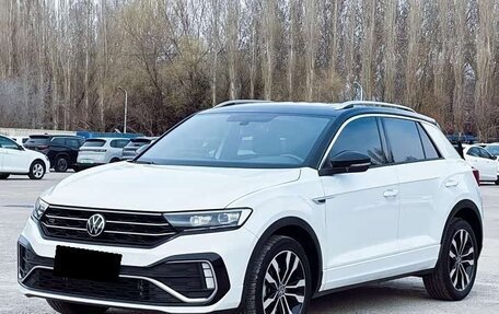 Volkswagen T-Roc I, 2022 год, 2 140 000 рублей, 1 фотография