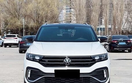 Volkswagen T-Roc I, 2022 год, 2 140 000 рублей, 2 фотография