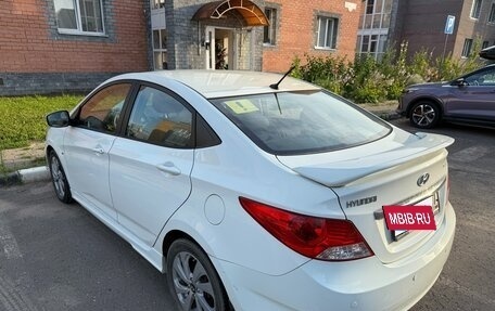 Hyundai Solaris II рестайлинг, 2013 год, 800 000 рублей, 3 фотография