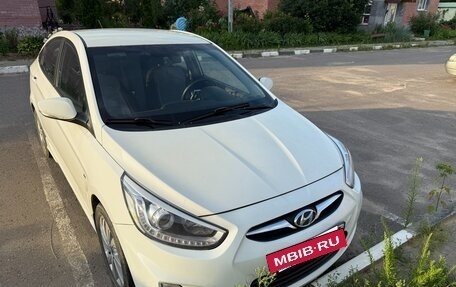 Hyundai Solaris II рестайлинг, 2013 год, 800 000 рублей, 7 фотография