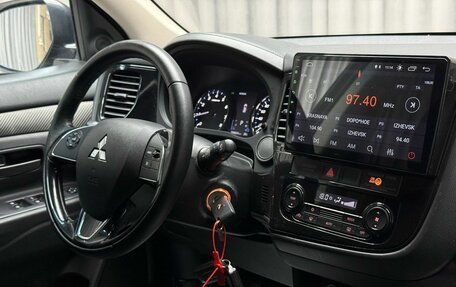 Mitsubishi Outlander III рестайлинг 3, 2018 год, 2 299 000 рублей, 11 фотография