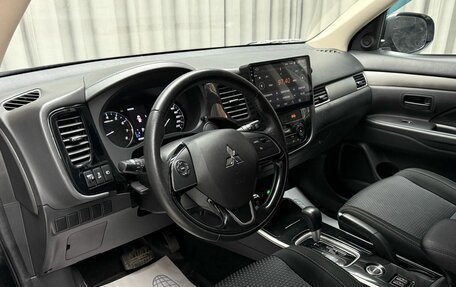 Mitsubishi Outlander III рестайлинг 3, 2018 год, 2 299 000 рублей, 9 фотография
