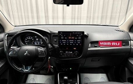 Mitsubishi Outlander III рестайлинг 3, 2018 год, 2 299 000 рублей, 13 фотография