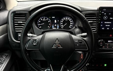 Mitsubishi Outlander III рестайлинг 3, 2018 год, 2 299 000 рублей, 21 фотография