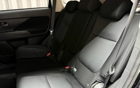 Mitsubishi Outlander III рестайлинг 3, 2018 год, 2 299 000 рублей, 30 фотография