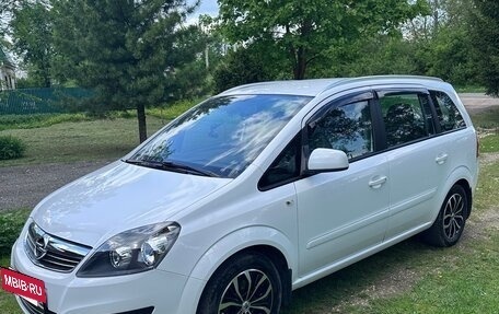 Opel Zafira B, 2013 год, 1 500 000 рублей, 2 фотография