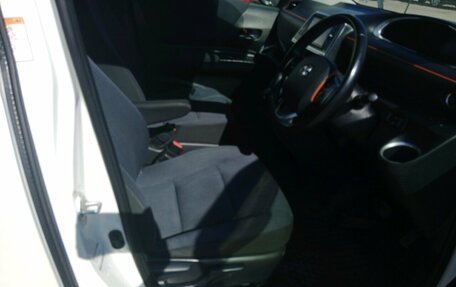 Toyota Sienta II, 2017 год, 1 335 000 рублей, 6 фотография