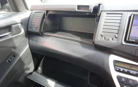 Toyota ISis I, 2014 год, 890 007 рублей, 12 фотография