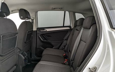 Volkswagen Tiguan II, 2020 год, 2 700 000 рублей, 18 фотография