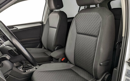 Volkswagen Tiguan II, 2020 год, 2 700 000 рублей, 20 фотография