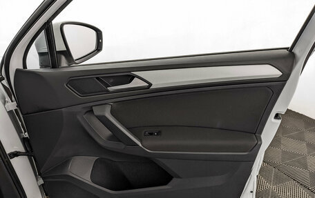Volkswagen Tiguan II, 2020 год, 2 700 000 рублей, 25 фотография