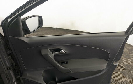 Volkswagen Polo VI (EU Market), 2012 год, 1 100 000 рублей, 24 фотография