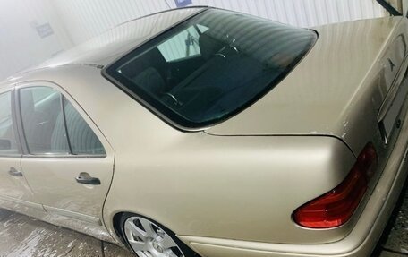 Mercedes-Benz E-Класс, 1995 год, 365 000 рублей, 3 фотография