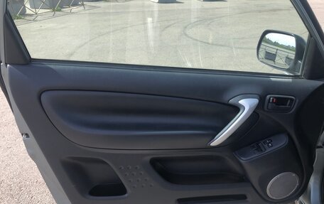 Toyota RAV4, 2004 год, 930 000 рублей, 11 фотография
