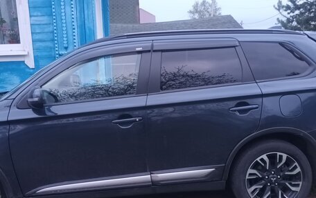 Mitsubishi Outlander III рестайлинг 3, 2021 год, 2 750 000 рублей, 2 фотография
