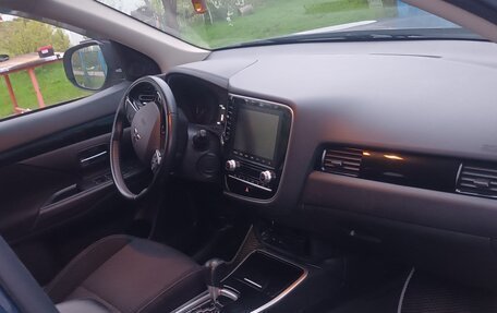 Mitsubishi Outlander III рестайлинг 3, 2021 год, 2 750 000 рублей, 5 фотография