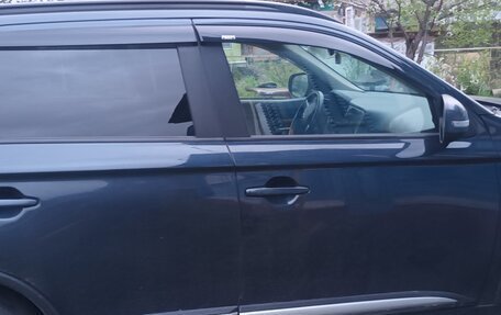 Mitsubishi Outlander III рестайлинг 3, 2021 год, 2 750 000 рублей, 4 фотография