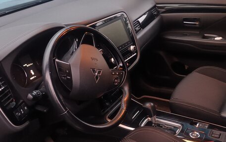 Mitsubishi Outlander III рестайлинг 3, 2021 год, 2 750 000 рублей, 6 фотография