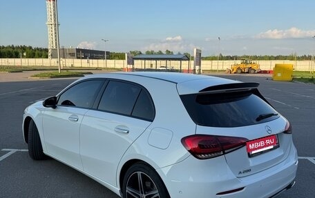 Mercedes-Benz A-Класс, 2018 год, 2 400 000 рублей, 7 фотография