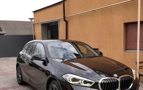 BMW 1 серия, 2020 год, 1 700 000 рублей, 2 фотография