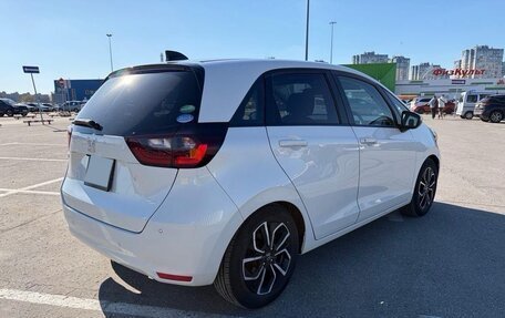 Honda Fit, 2021 год, 1 050 000 рублей, 7 фотография