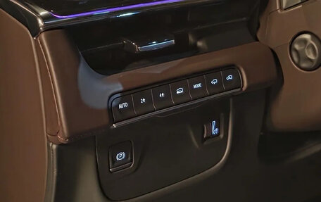 Cadillac Escalade V, 2022 год, 13 600 000 рублей, 16 фотография