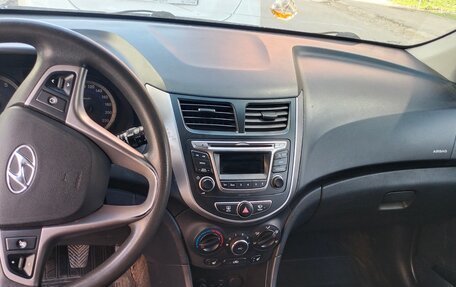 Hyundai Solaris II рестайлинг, 2015 год, 830 000 рублей, 8 фотография