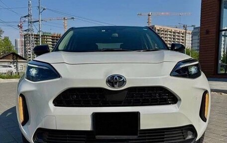 Toyota Yaris Cross, 2022 год, 1 660 000 рублей, 2 фотография